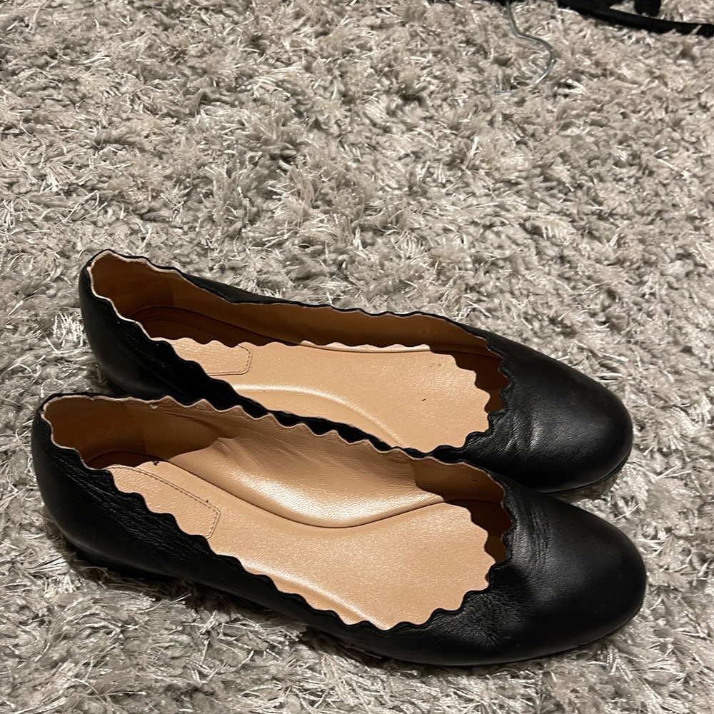 Chloe scalloped black patent leather flats